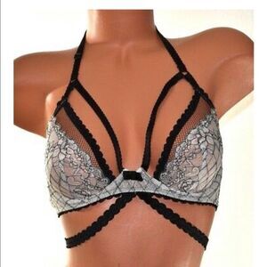 Victoria’s Secret VINTAGE Limited Edition Very sexy unlined Strappy bra 32D